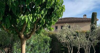 BEAUTIFUL AC HOUSE WITH SWIMMING POOL AIX CENTER