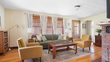 Téléviseur connecté, foyer, chaîne audio, bureau