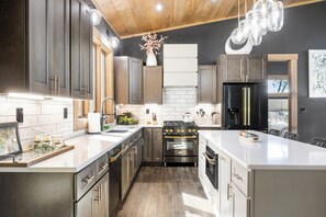 Fridge, microwave, oven, stovetop - Last minute booking  for 10% discount! Days available in June! (Blue Ridge)