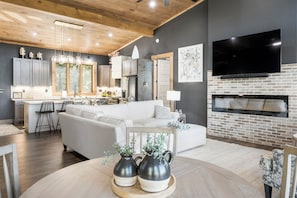 Smart TV, fireplace, books, printers - Last minute booking  for 10% discount! Days available in June! (Blue Ridge)