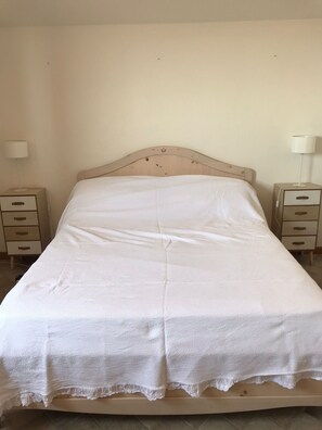 2 bedrooms, bed sheets
