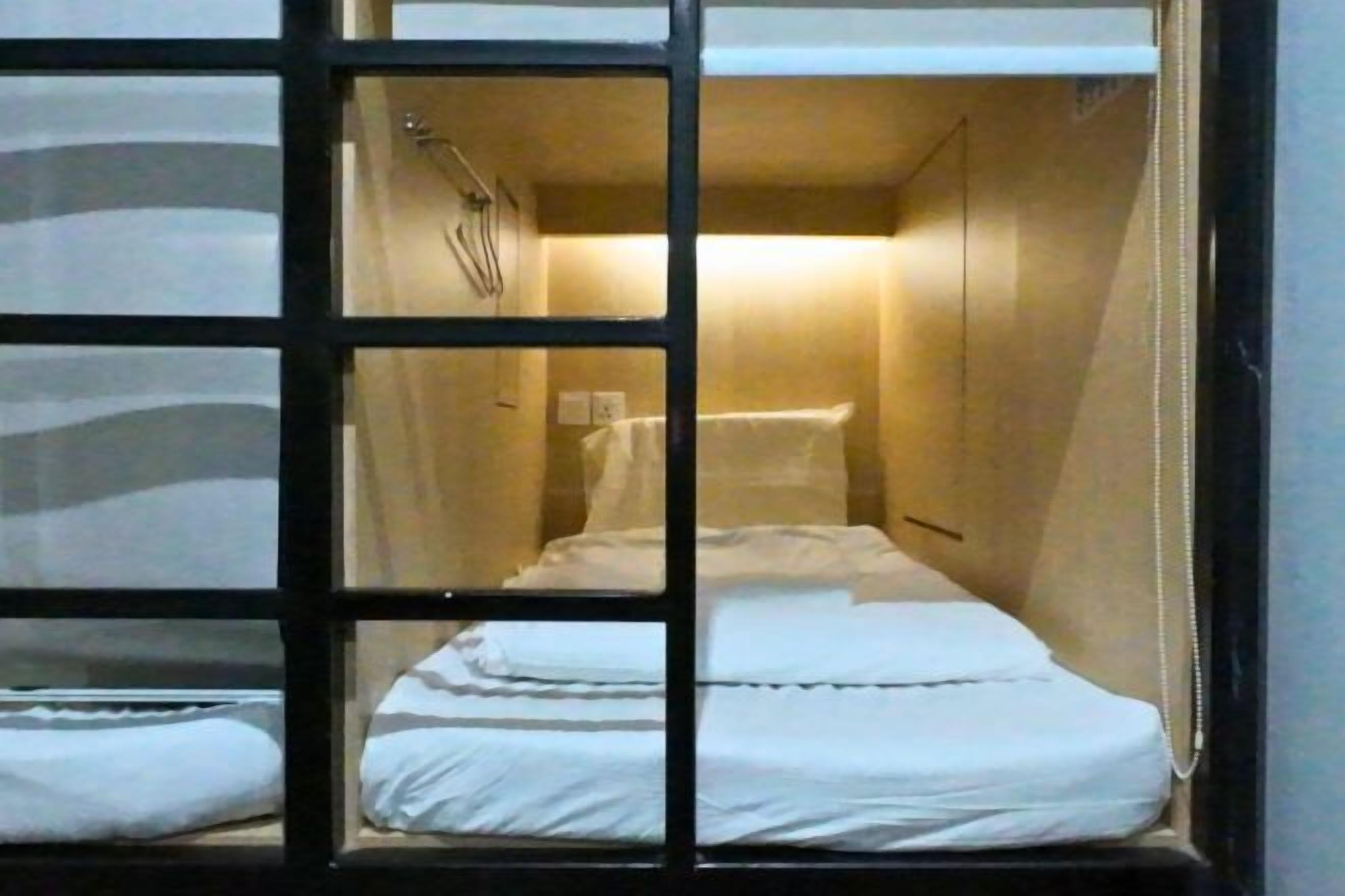 特色家居、办公桌、笔记本电脑工作区、免费 WiFi