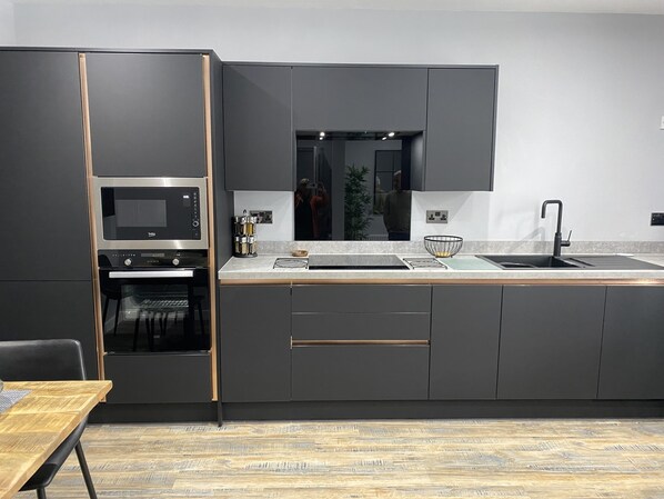 Fridge, microwave, oven, stovetop - The Terrace St Monans (Saint Monans)