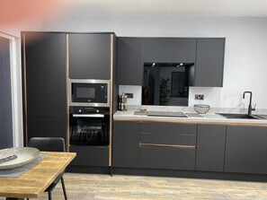 Fridge, microwave, oven, stovetop - The Terrace St Monans (Saint Monans)