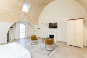 Junior Room | 1 bedroom, minibar, in-room safe, desk