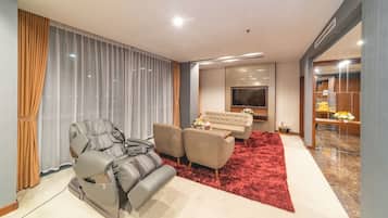 Grand Double Room | Ruang tamu | 32 inci televisyen skrin rata dengan satelit, TV