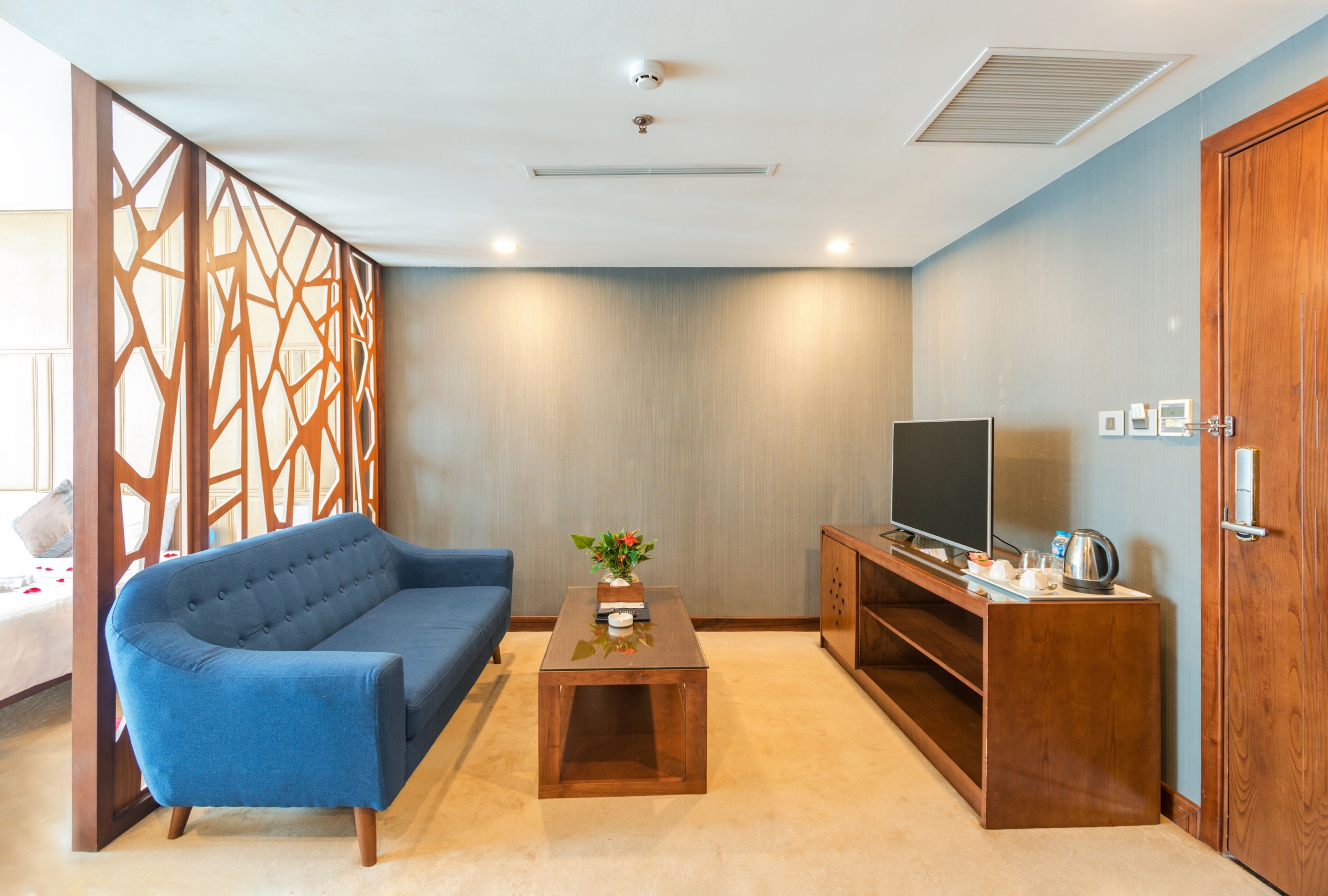 Executive-Doppelzimmer | Wohnbereich | 32-Zoll-Flachbildfernseher mit Satellitenempfang, Fernseher