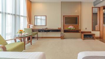 1 bedroom, minibar, in-room safe, desk