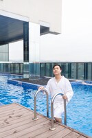 Outdoor pool, sun loungers