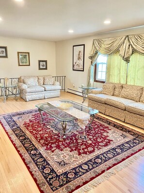 Living area - Darien Home (Darien)