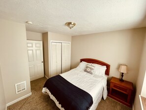 2 bedrooms, iron/ironing board, travel cot, free WiFi