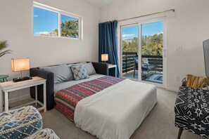 4 bedrooms, desk, iron/ironing board, free WiFi