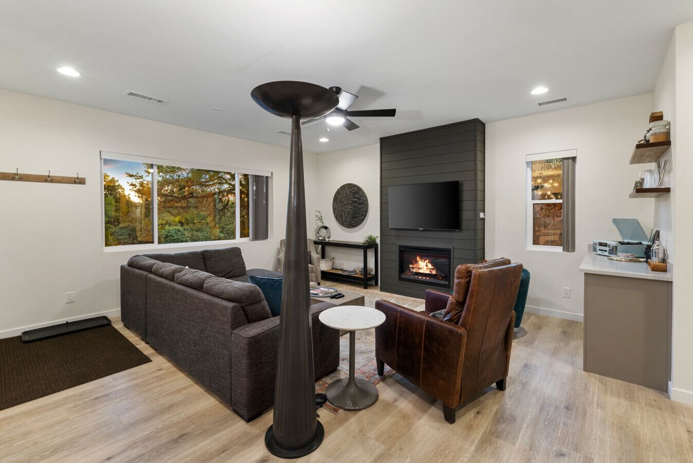 Smart TV, fireplace, offices, computer monitors