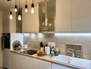 雪櫃、微波爐、焗爐、爐具