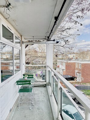 Outdoor dining - Cozy and lovely flat near Canary Wharf, very calm neighbourhood  (London)