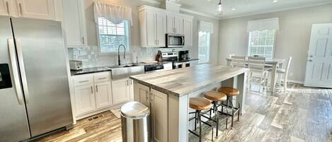 Réfrigérateur, micro-ondes, four, lave-vaisselle