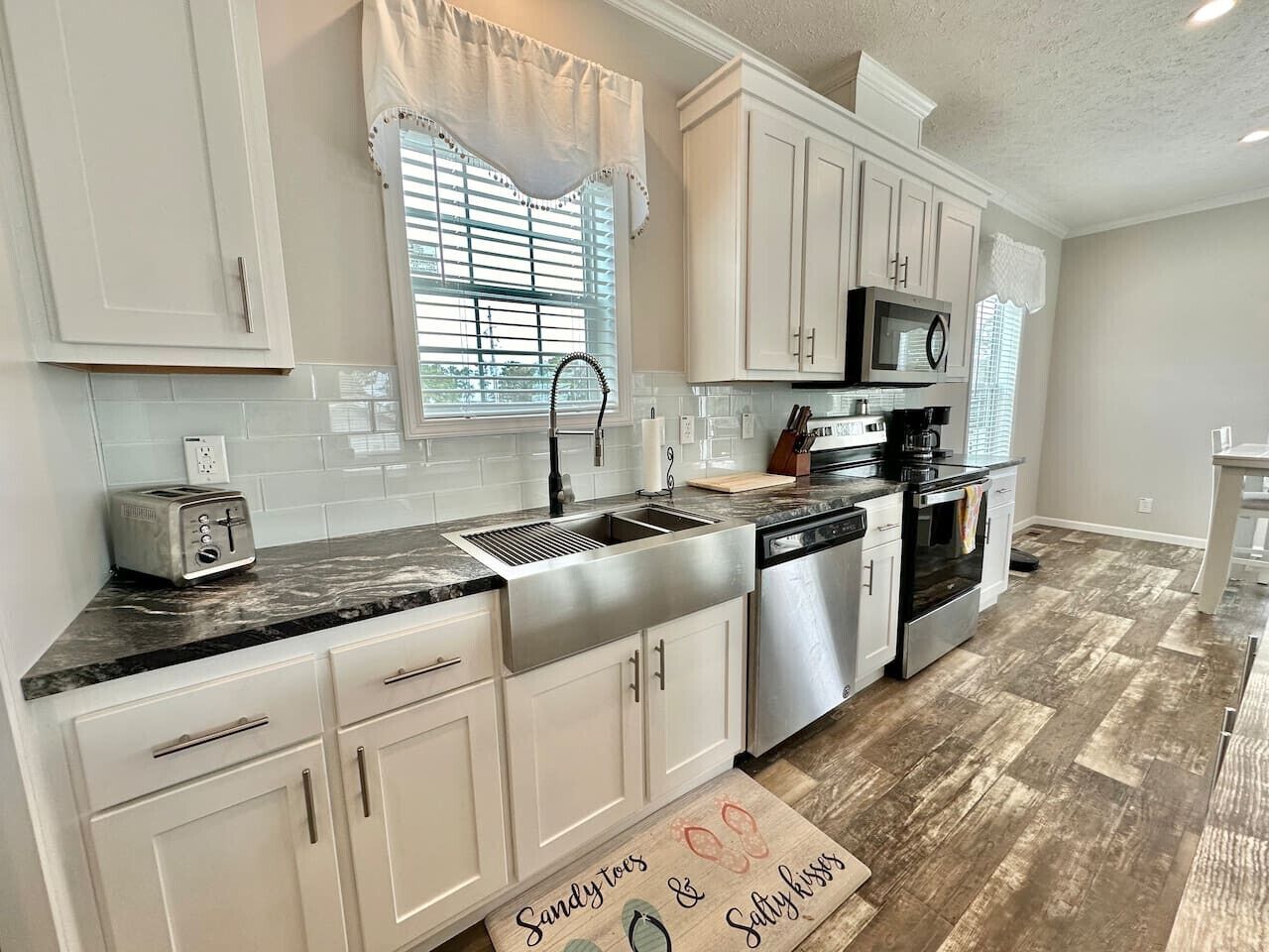 Frigorifero, microonde, forno, lavastoviglie