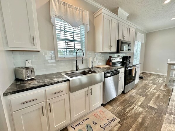 Køleskab, mikrobølgeovn, ovn, opvaskemaskine