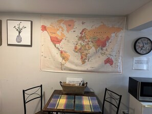 Dining - Pet Friendly-Cozy 1-bedroom apartment just 6 minutes drive to Morton Arboretum (Downers Grove)
