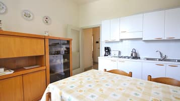 Apartment, 2 Bedrooms, Non Smoking, Tower | Private kitchen | Full-sized fridge, stovetop, electric kettle, cookware/dishes/utensils