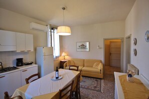 Apartment, Non Smoking, Garden View | Private kitchen | Full-size fridge, stovetop, electric kettle, cookware/dishes/utensils