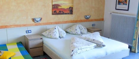 1 bedroom, travel cot, WiFi