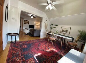 Living area - CHICAGO Portage Park Pad (Chicago)