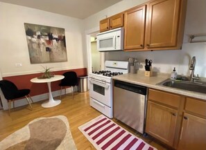 Private kitchen - CHICAGO Portage Park Pad (Chicago)
