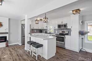 Fridge, microwave, oven, stovetop - Beautiful Waterfront Cottage in the Heart of St. Peters Bay (Saint Peters Bay)