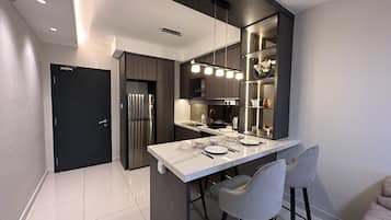 Design Apartment | Private kitchen | Full-sized fridge, stovetop, electric kettle, cookware/dishes/utensils