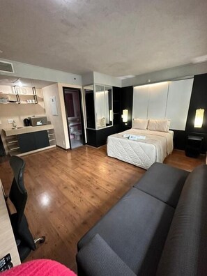 Studio – standard | Sengetøy av topp kvalitet, memory foam-senger og safe på rommet