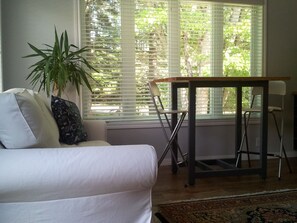 TV - Studio D'emile et une Nuit, Très Bien Situé à Mont-tremblant, Près de Tout (Mont-Tremblant)