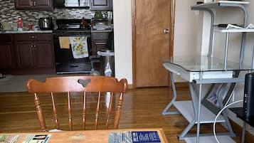 Microwave, oven, stovetop, cookware/dishes/utensils