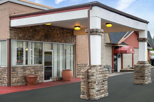 Super 8 by Wyndham Youngstown/girard