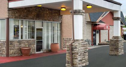 Super 8 by Wyndham Youngstown/girard