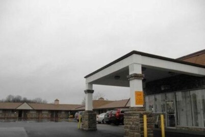 Super 8 by Wyndham Youngstown/girard