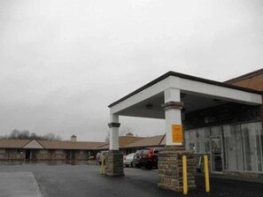 Exterior - Super 8 by Wyndham Youngstown/girard (Girard)