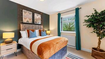 Family Apartment, Non Smoking | 3 bedrooms, blackout drapes, iron/ironing board, bed sheets