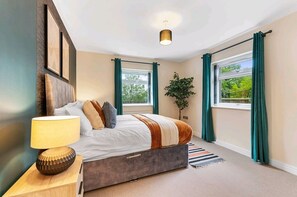 Family Apartment, Non Smoking | 3 bedrooms, blackout drapes, iron/ironing board, bed sheets - Ty Capel (Porthmadog)