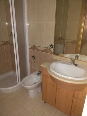 Hårtørrer, håndklæder