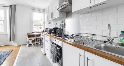 Bright West Ealing Abode