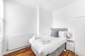 2 makuuhuonetta, silitysrauta/-lauta, internet