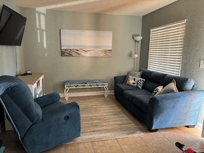 TV connectée, jeux vidéo, lecteur de DVD, livres