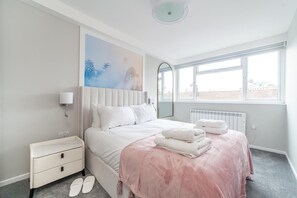 3 bedrooms, iron/ironing board, WiFi, bed sheets - Excellent 3-Bed Flat In Elephant & Castle (London)