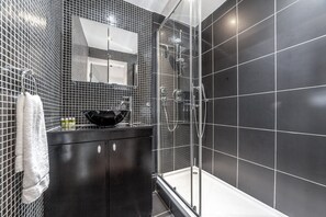 Shower, towels