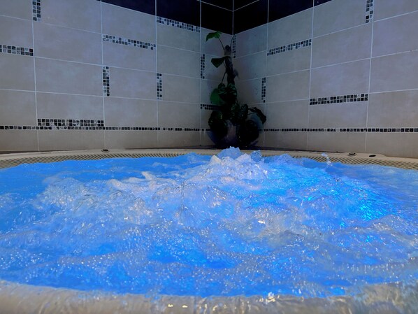 Bañera de hidromasaje interior