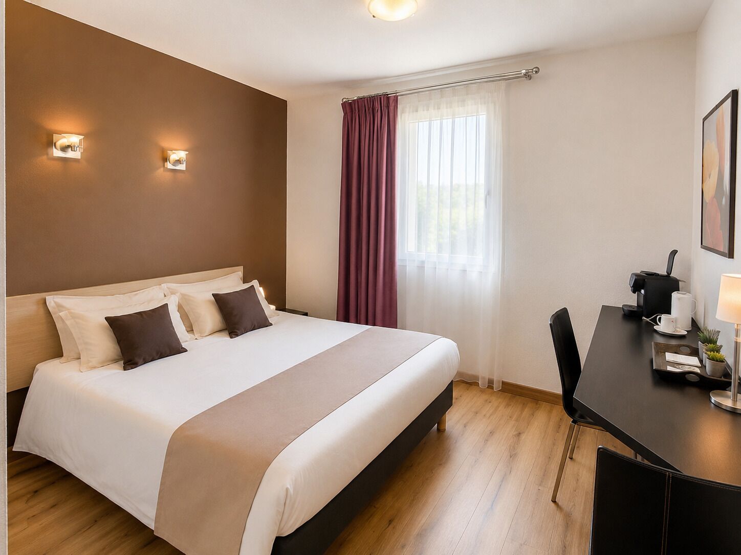 Desk, laptop workspace, free WiFi, bed sheets
