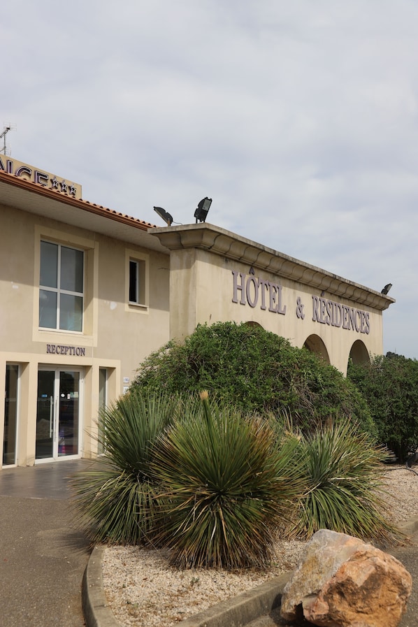 Front of property - Hôtel Restaurant Les Jasses de Camargue (Gallargues-le-Montueux)