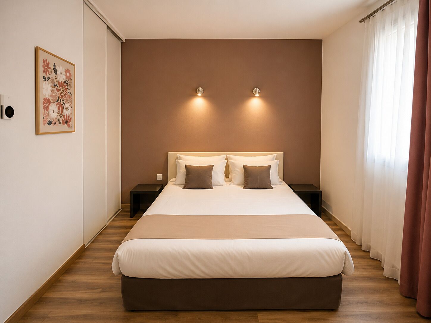 Desk, laptop workspace, free WiFi, bed sheets