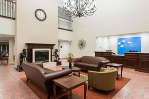 Lobby - Baymont by Wyndham Highland (Highland)